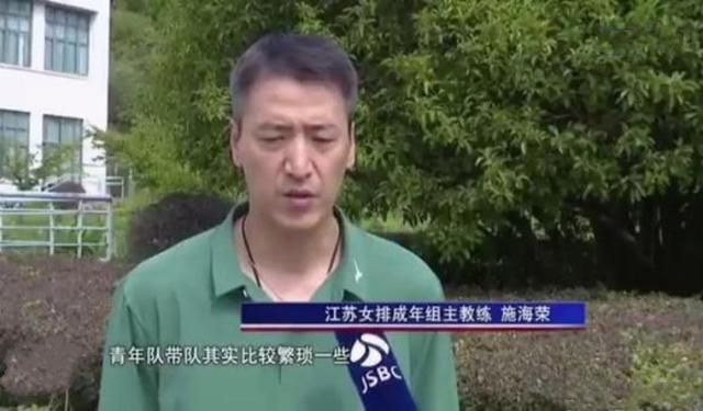 二战末期，德国甲士科利基文斯（米高·文度 Michael Mendl）在战争中沦为战俘，被处以25年的刑期，而此时他怀孕的老婆和女儿则完全没有他的动静，只能求神保佑他还能在世回来。颠末漫长的跋涉，一行战俘被送到了一个劳改场，那边没有围墙也没有栅栏，但是极端的酷寒和千里冰原则成了难以超越的樊篱。这里位于西伯利亚东部，初到之时，因为气候和疾病，良多人都不幸死往，但是非人的矿工糊口，才是真实的炼狱。科利基文斯历来没有健忘远方的亲人，一次掉败的流亡让他饱受看管的凌虐，但是这却加倍果断了他要逃出这里的决心。后来在年老的大夫的帮忙下，科利基文斯才得以逃离劳改场，从此取得回家的但愿。可是在他眼前的，将是长达14000千米的“灭亡之地”，在被积雪笼盖的千里冰原，科利孤身一起头了漫长的回家之路……本片曾获多项国际年夜奖，其情节源自一个真实的流亡故事。